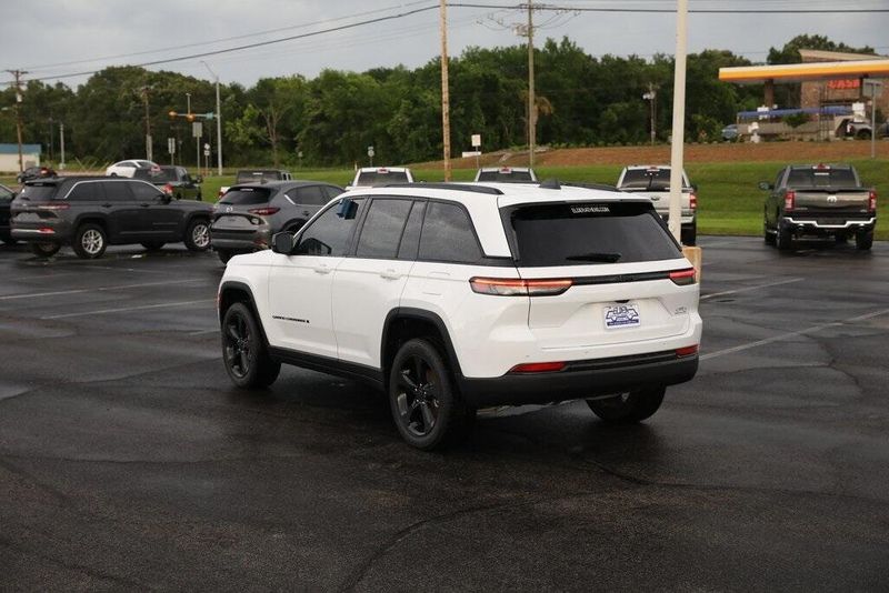 2025 Jeep Grand Cherokee Altitude 4x2Image 9