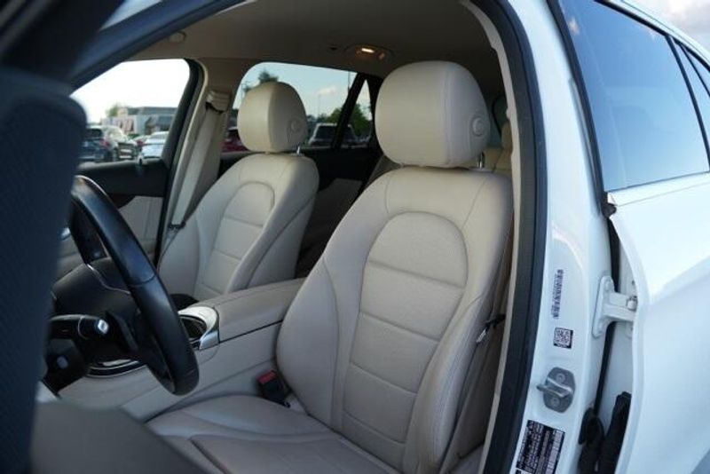 Used 2020 Mercedes-Benz GLC 300Image 13