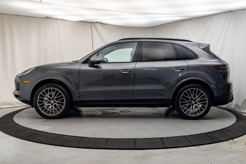 2021 Porsche Cayenne BaseImage 2