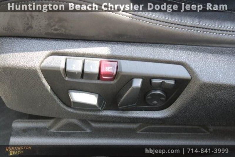 2015 BMW M3 BaseImage 33