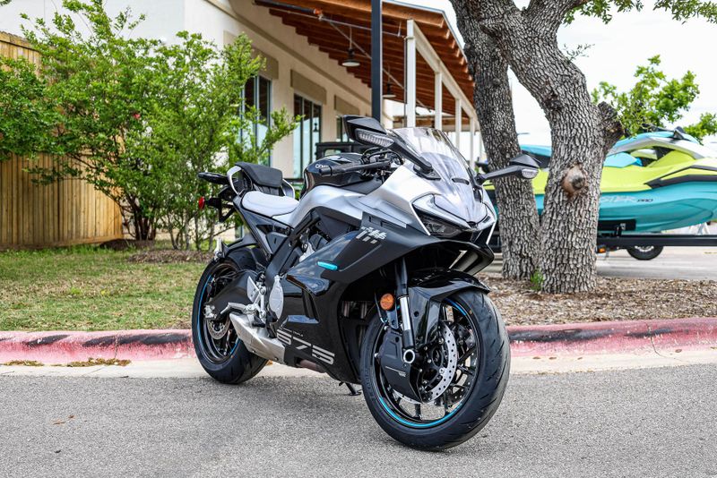2025 CFMOTO 675SS  NEBULA BLACK 