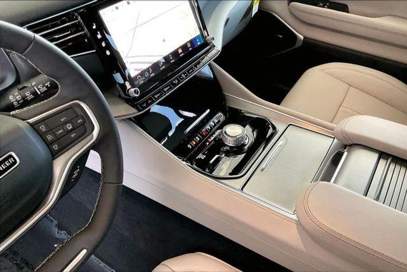 2026 Jeep Grand Wagoneer L 4x4Image 6