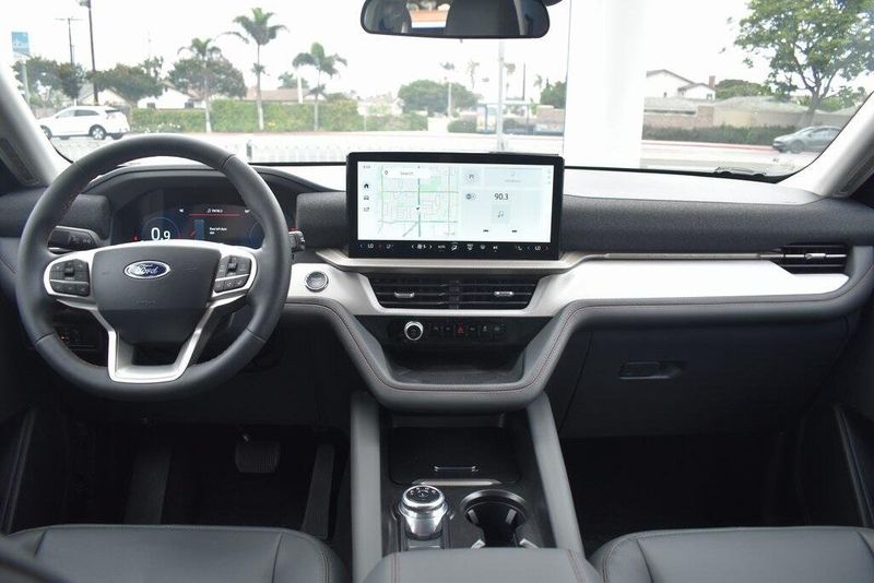 New 2025 Ford Explorer ActiveImage 11