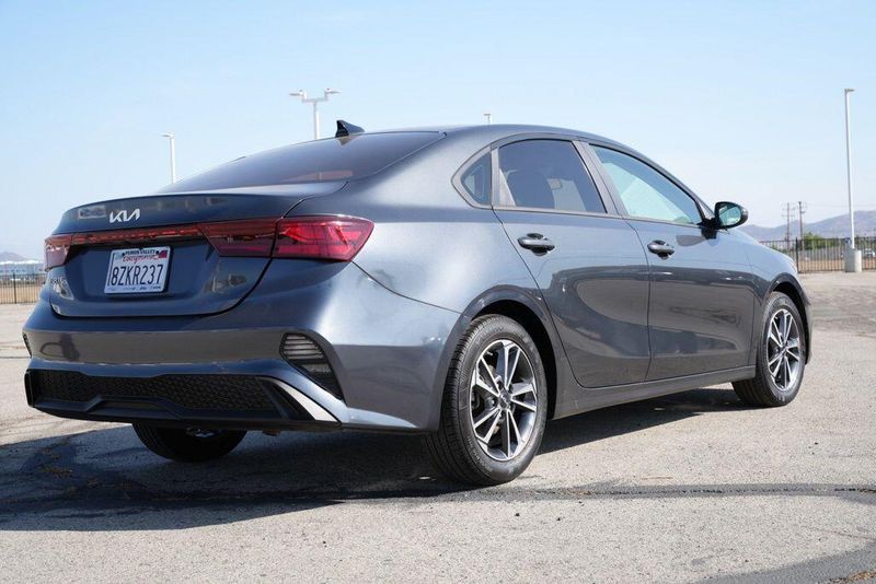 Used 2022 Kia Forte LXSImage 7