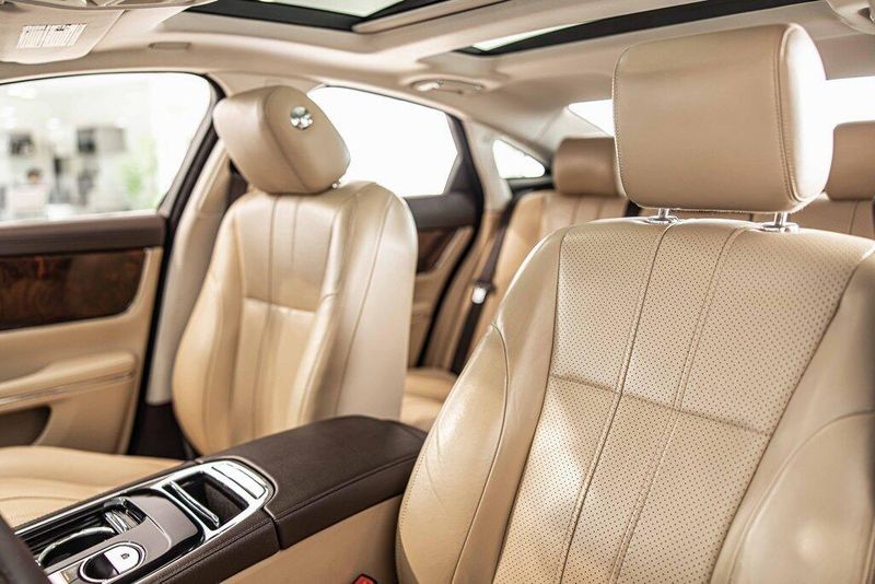 2015 Jaguar XJ Base photo 18