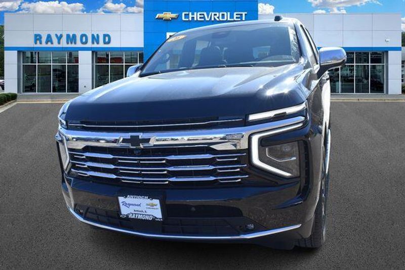 New 2026 Chevrolet Suburban PremierImage 8