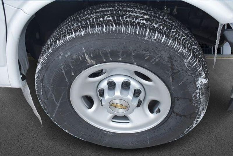 New 2025 Chevrolet Express 3500 Work VanImage 12