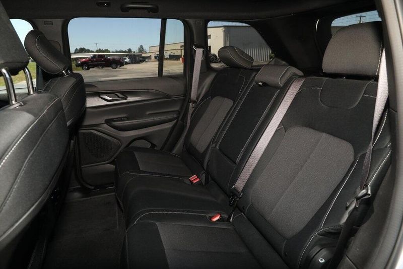 2024 Jeep Grand Cherokee LaredoImage 32