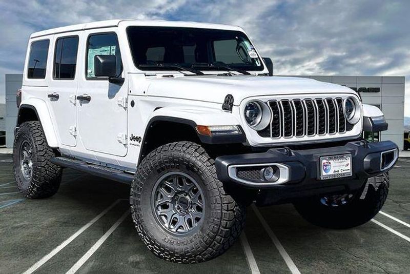 New 2025 Jeep Wrangler 4-door SaharaImage 14