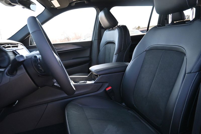 2025 Jeep Grand Cherokee L Altitude XImage 9