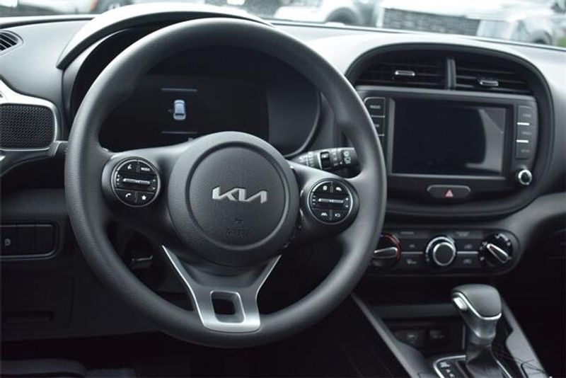 2024 Kia Soul LXImage 17