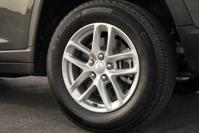 2024 Jeep Grand Cherokee L LaredoImage 12