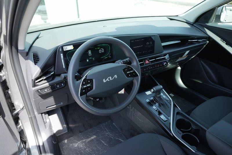 New 2026 Kia Niro LXImage 9