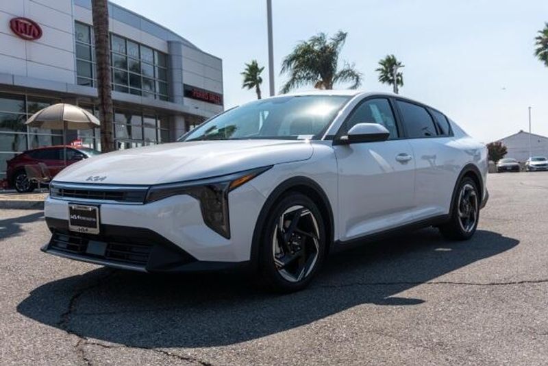New 2025 Kia K4 EXImage 3
