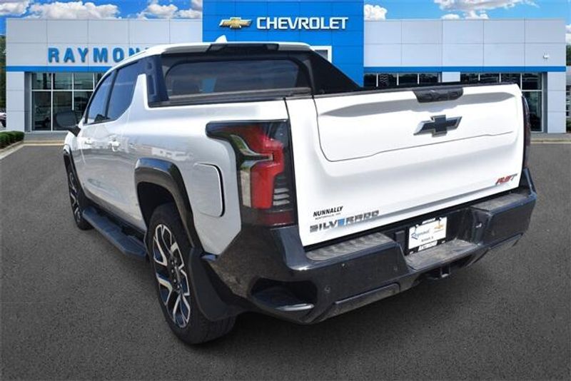 2024 Chevrolet Silverado EV RSTImage 5