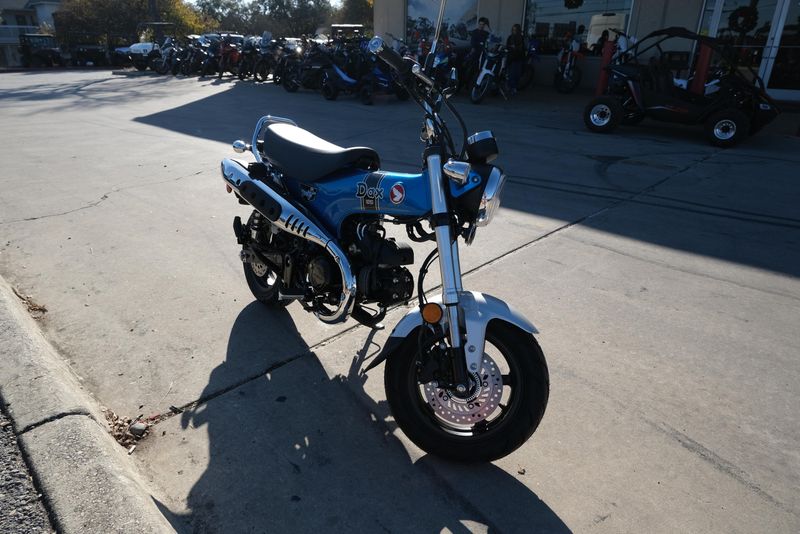 2025 HONDA DAX125 PEARL GLITTERING BLUE 