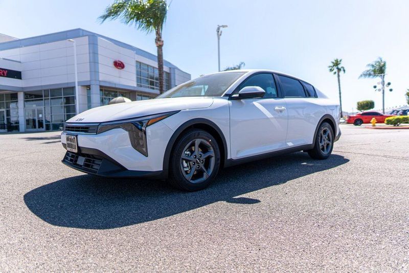 New 2026 Kia K4 LXSImage 3