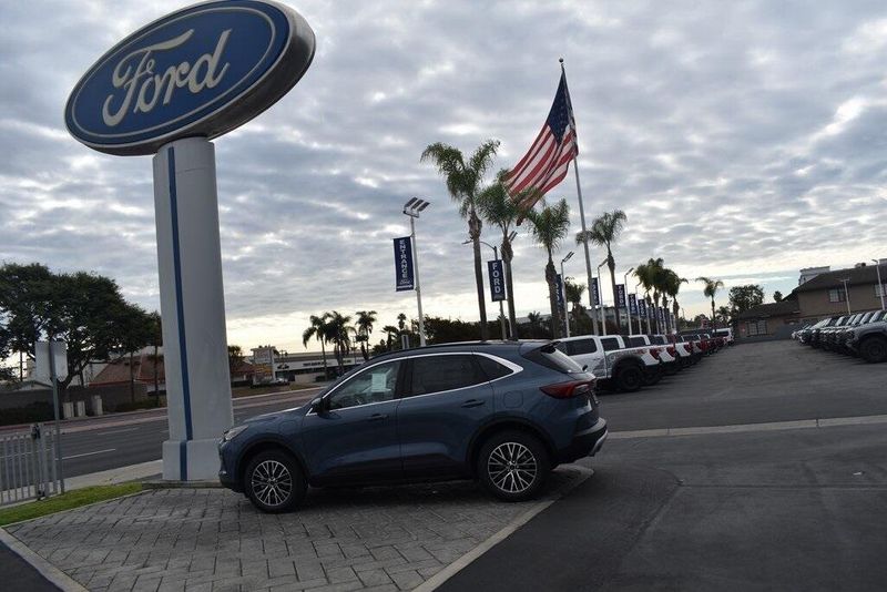 2025 Ford Escape Plug-In Hybrid BaseImage 20