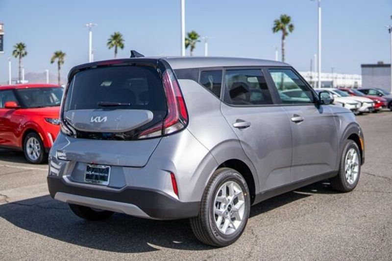 2025 Kia Soul LXImage 7
