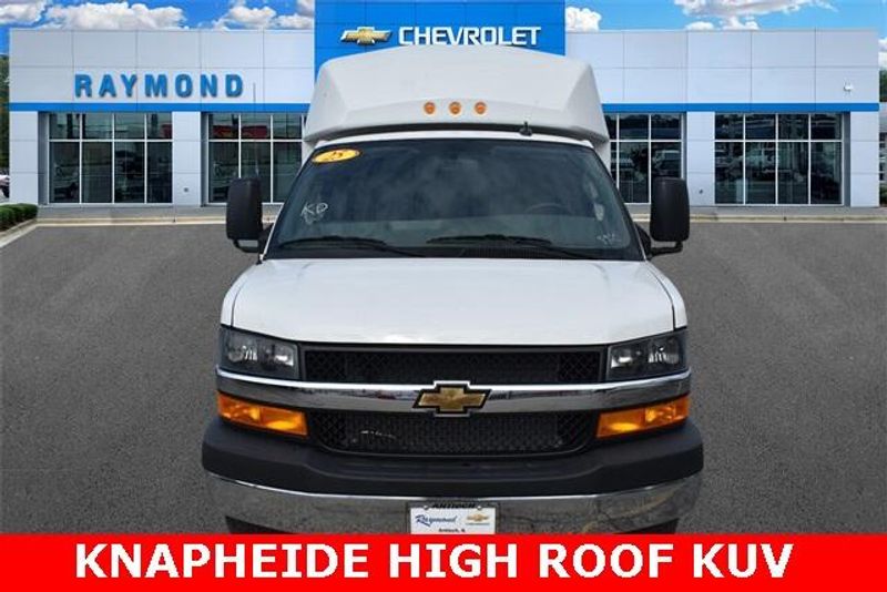 New 2025 Chevrolet Express 3500 Work VanImage 8