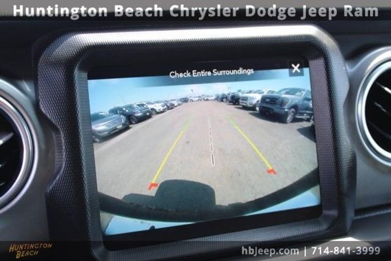 2021 Jeep Wrangler Unlimited SaharaImage 30
