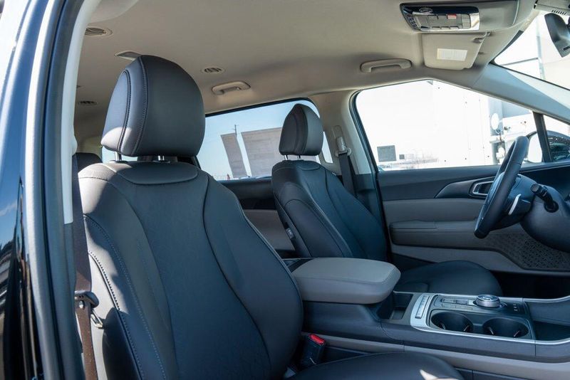 New 2026 Kia Carnival Hybrid EXImage 21