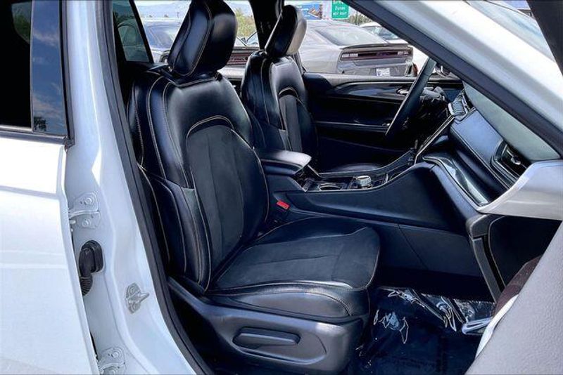 Used 2023 Jeep Grand Cherokee L AltitudeImage 6