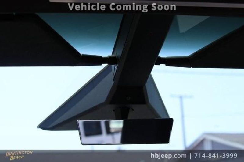 2024 Tesla Cybertruck BaseImage 18