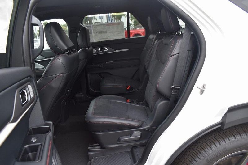 New 2025 Ford Explorer STImage 10