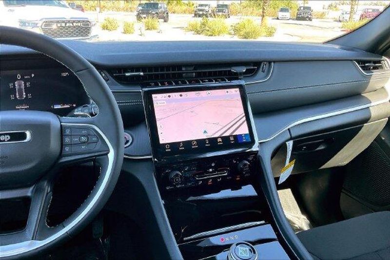 New 2027 Jeep Grand Cherokee Laredo X 4x4Image 5