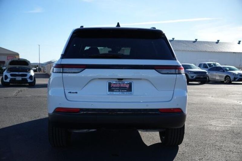 New 2025 Jeep Grand Cherokee Altitude XImage 6