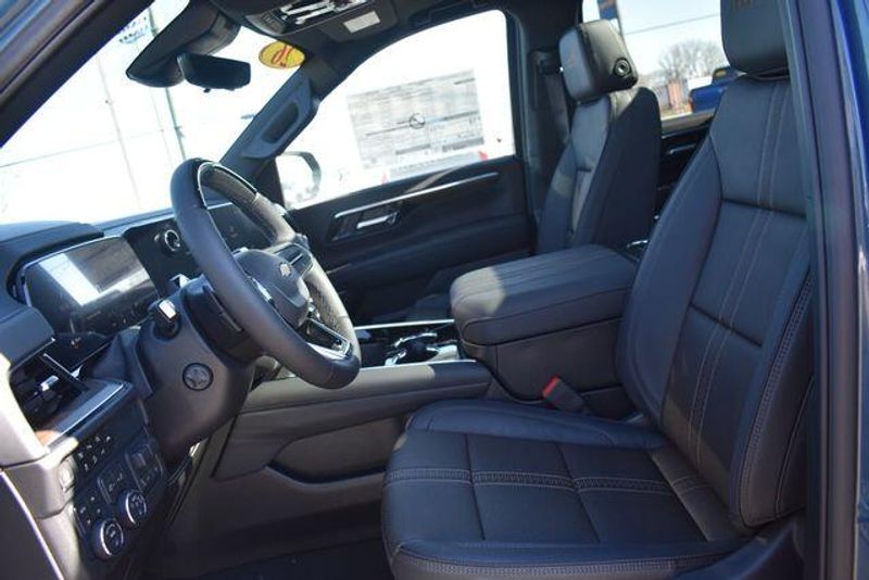 New 2026 Chevrolet Suburban High CountryImage 32