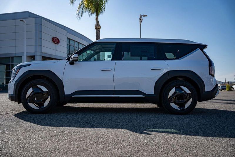New 2026 Kia EV9 WindImage 4