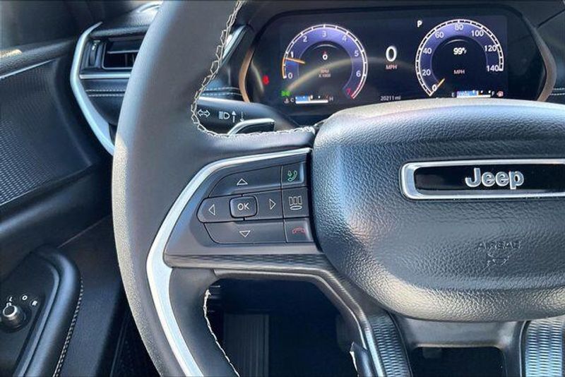 Used 2025 Jeep Grand Cherokee Altitude XImage 18