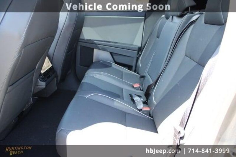2024 Tesla Cybertruck BaseImage 44