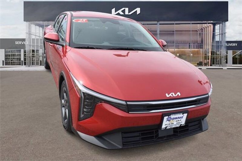 2025 Kia K4 LXSImage 9