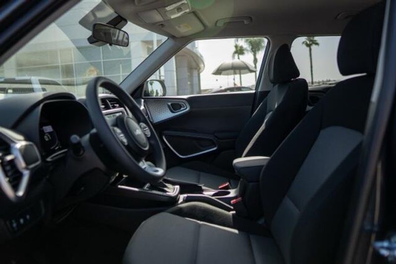 New 2025 Kia Soul LXImage 9