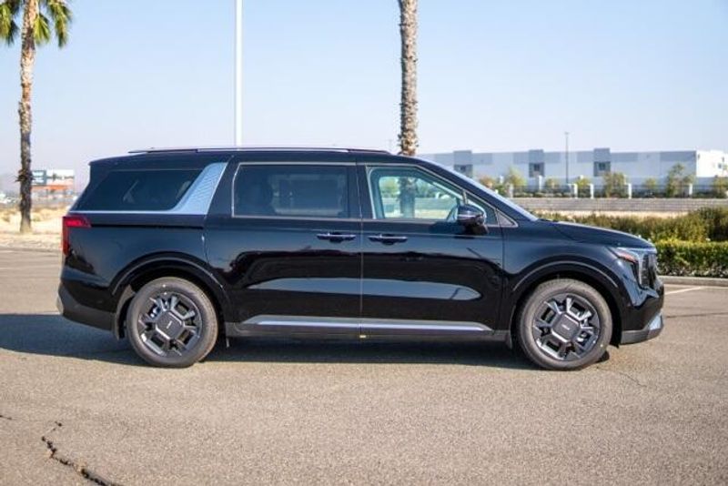 New 2026 Kia Carnival SXImage 8