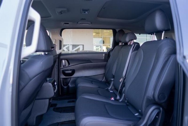2026 Kia Carnival Hybrid SXImage 12