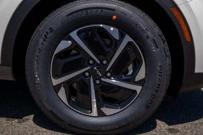 2025 Kia Soul LXImage 12