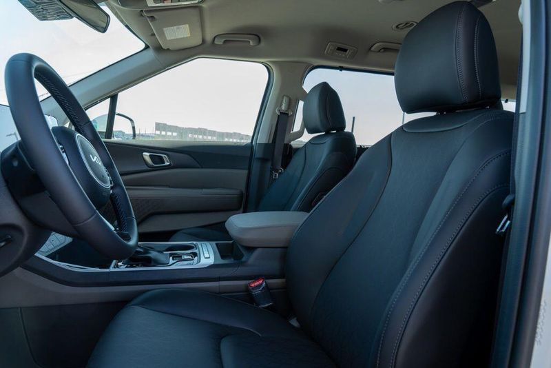 New 2026 Kia Carnival Hybrid SXImage 12