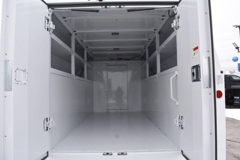 New 2025 Chevrolet Express 3500 Work VanImage 18