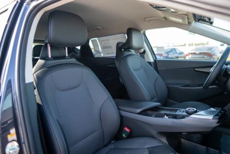 2025 Kia EV6 LightImage 11