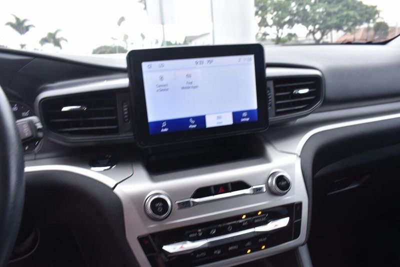 Used 2022 Ford Explorer XLTImage 19