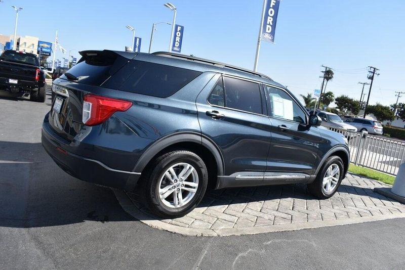 Used 2022 Ford Explorer XLTImage 2