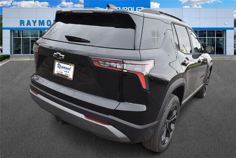 2025 Chevrolet Equinox LTImage 3