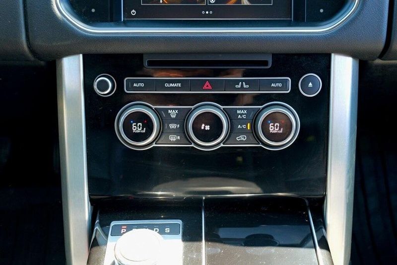 2016 Land Rover Range Rover SuperCharged photo 39