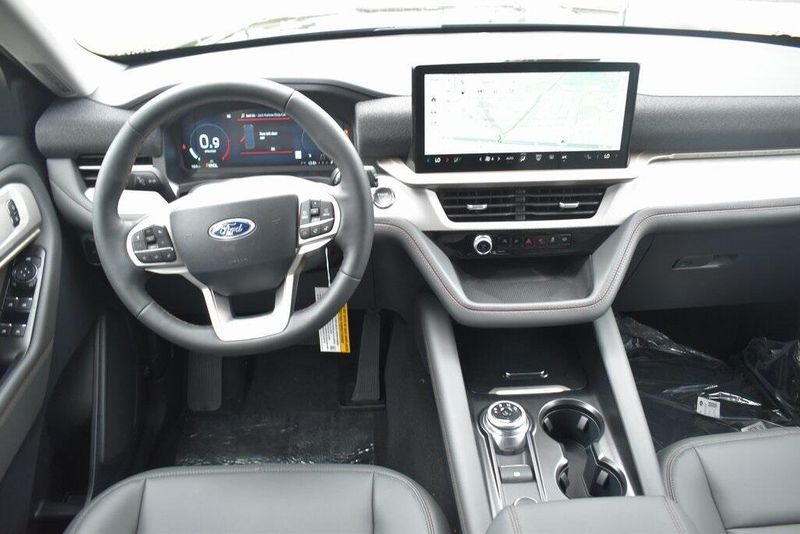 New 2025 Ford Explorer ActiveImage 13