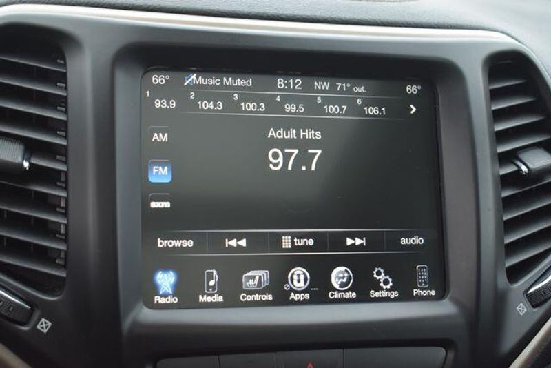 Used 2018 Jeep Cherokee LimitedImage 28