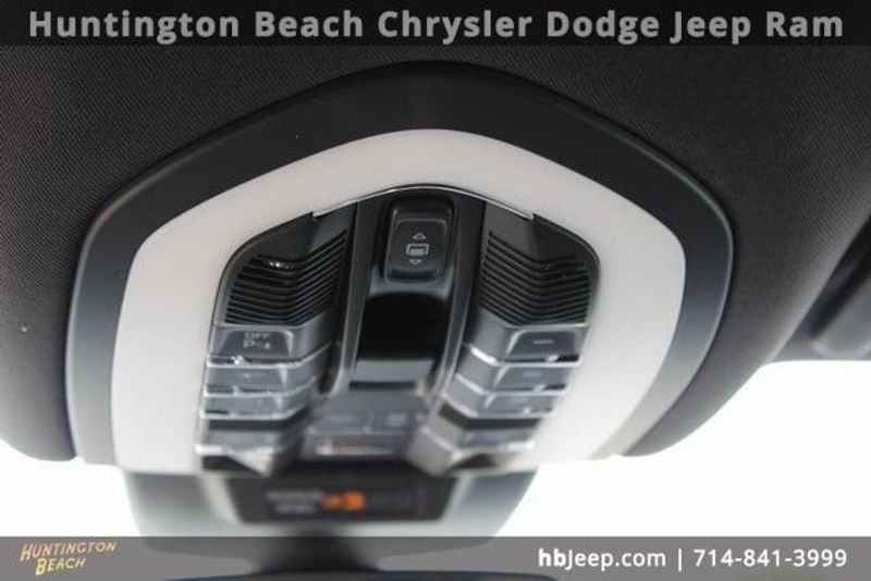 2020 Porsche Macan BaseImage 18